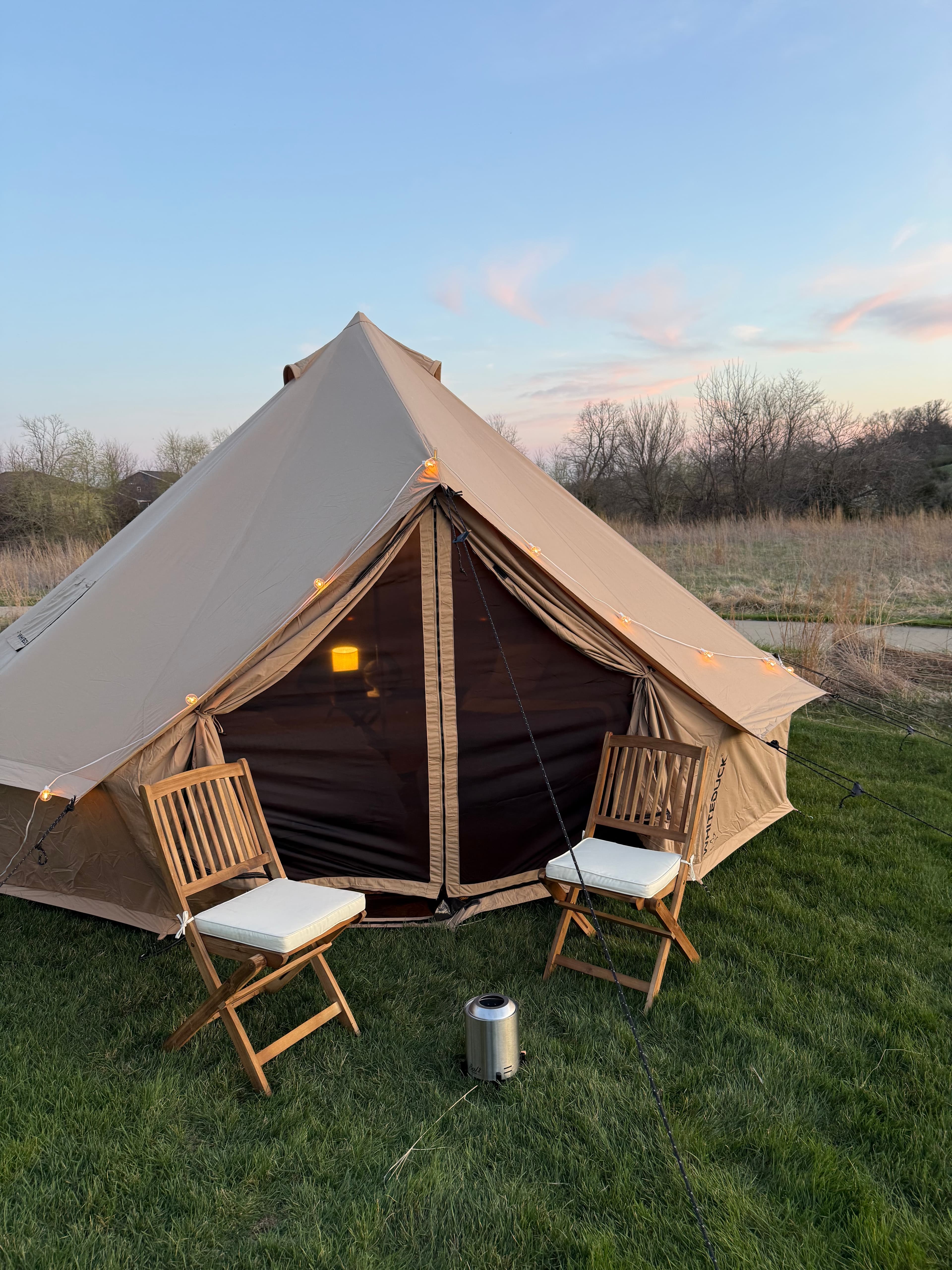 Bell tent with the screen zipped closed